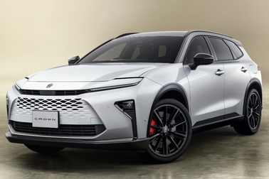 （左）：特別仕様車 ESTATE RS “THE 70th” （ベース車両はESTATE RS）